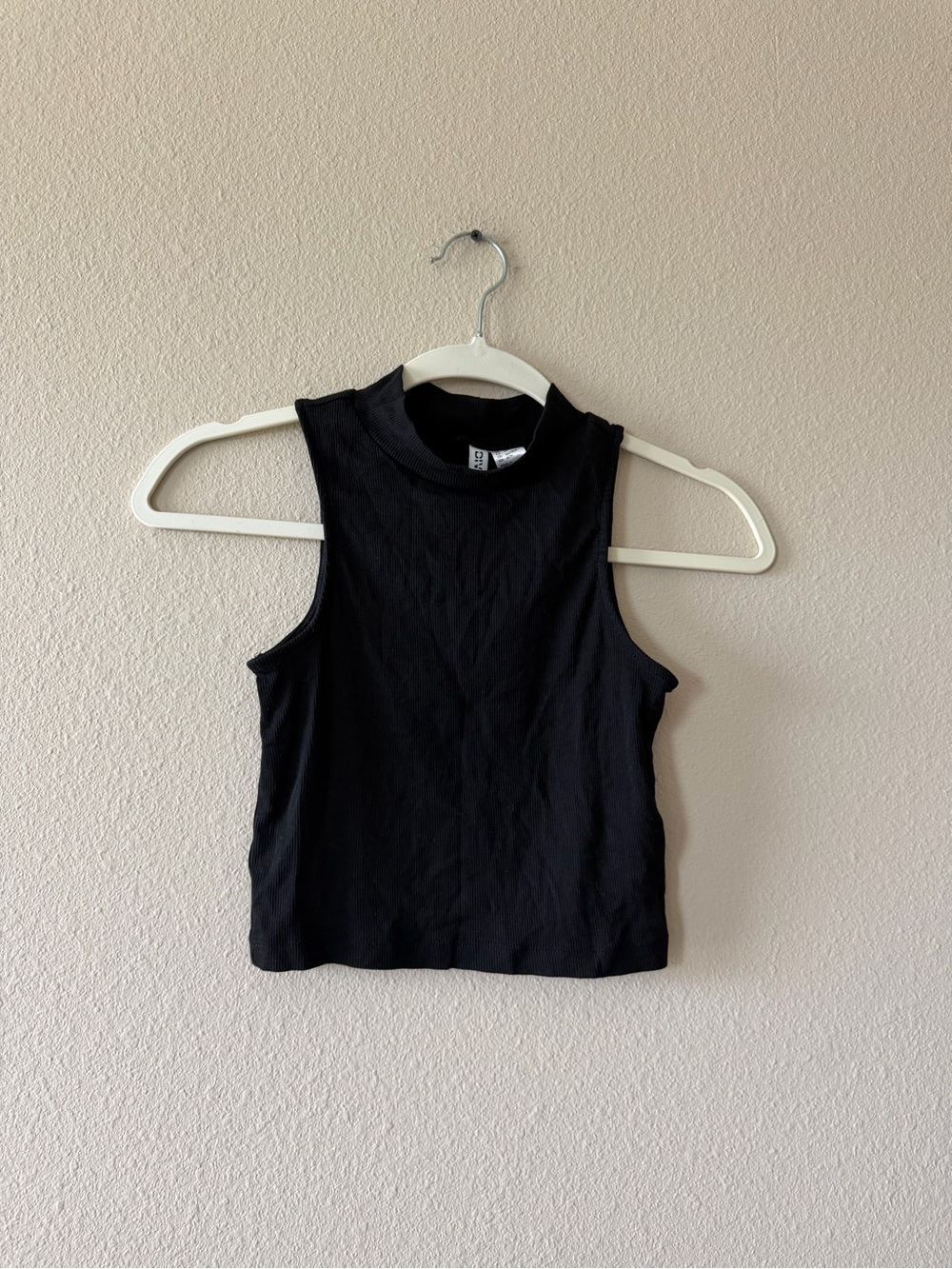 H&M Black Sleeveless Mock Neck Crop Top
